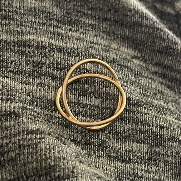 New Woman’s Minimalistic 9k Gold Infinity Twisted Ring - Picture 3 of 9